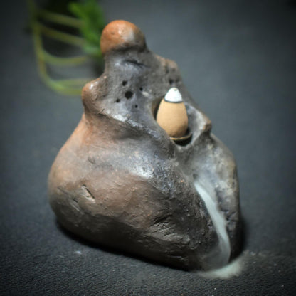 Rauchbrand Göttinnen Skulptur – Matriarchale Figur & Rückfluss-Räucherkegelhalter