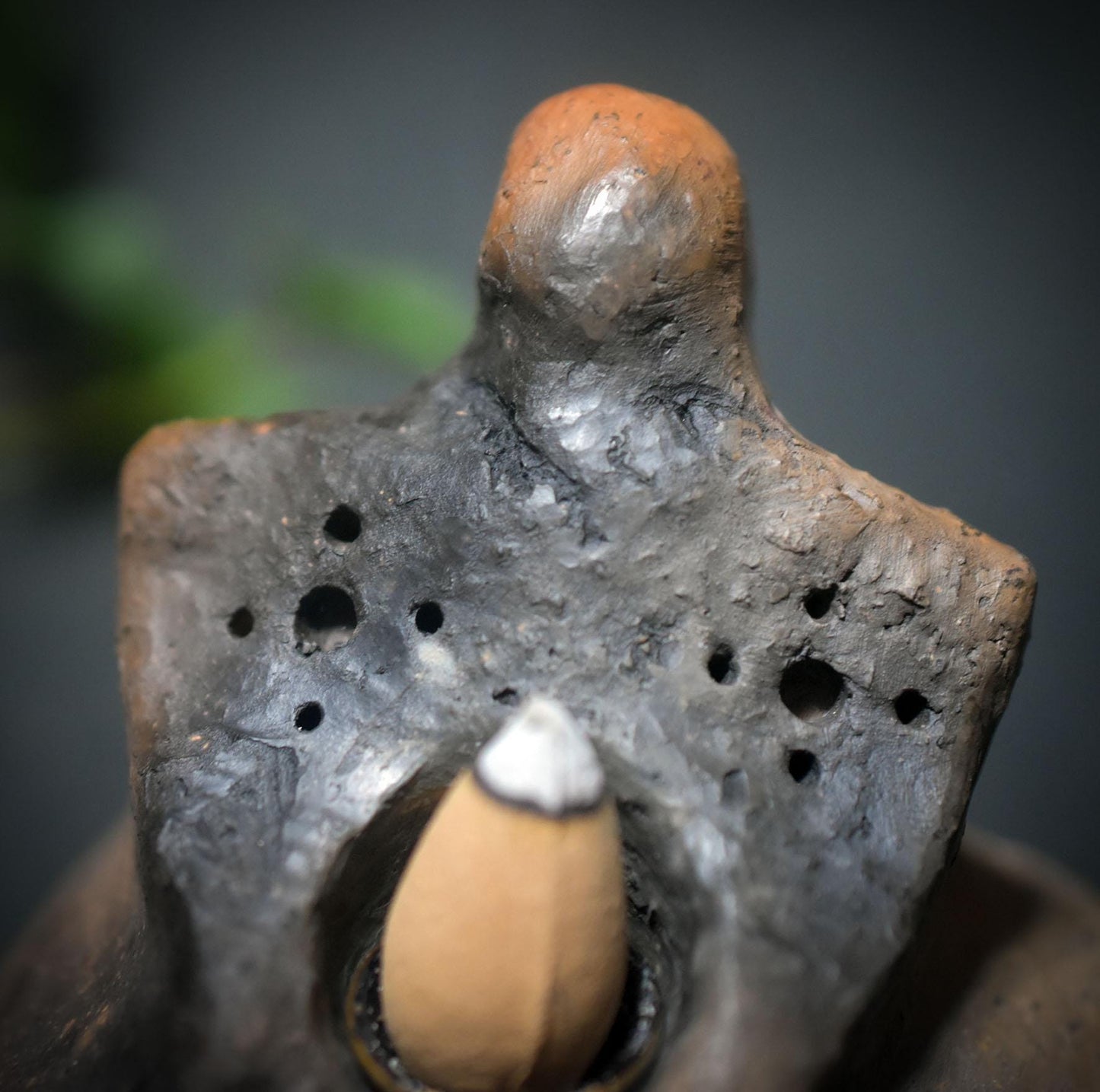 Rauchbrand Göttinnen Skulptur – Matriarchale Figur & Rückfluss-Räucherkegelhalter - Art.Nr.: RÄH041