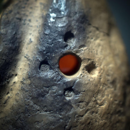 Archaisches Yoni Objekt – Rauchbrandkunst mit Muschel und innerem Licht - Art.Nr.: TKH016