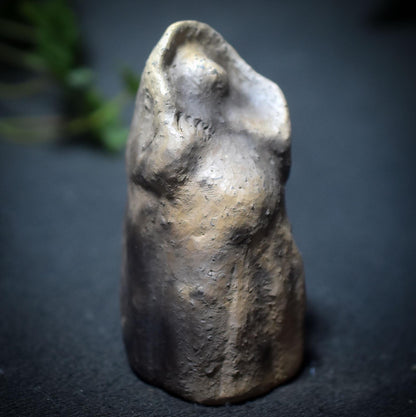 Gebärende Göttin – Archaische Skulptur aus traditioneller Rauchbrandkunst - Art.Nr.: SKU182