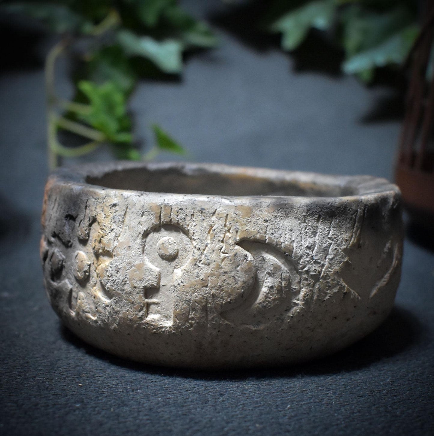 Räucherschale für die Rauhnächte – Handgemachtes Unikat aus traditioneller Rauchbrandkunst - Art.Nr.: JUL007