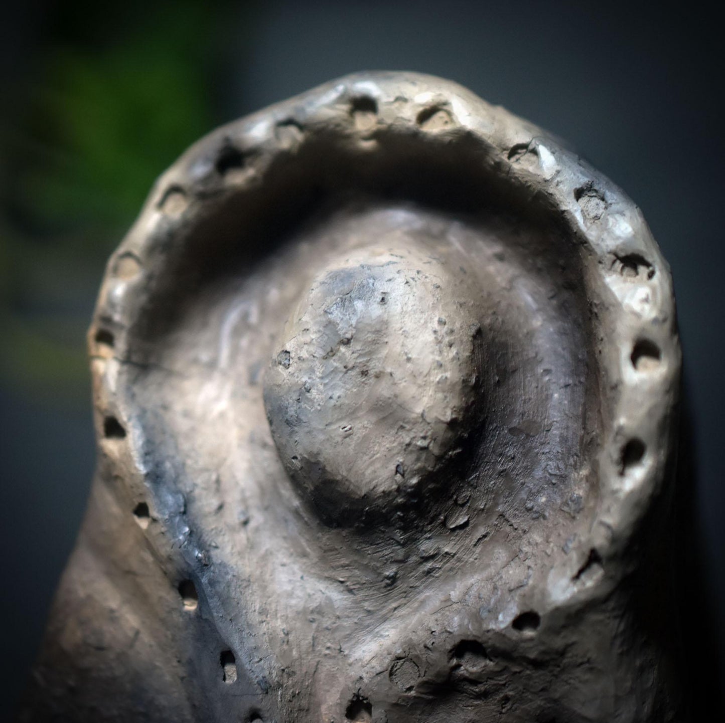 Wintergöttin – Archaische Figur aus traditioneller Rauchbrandkunst - Art.Nr.: SKU184