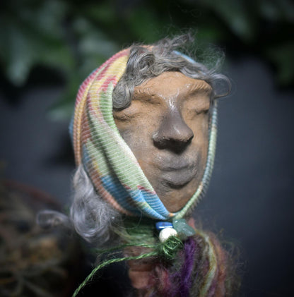 Ritualstab "Heilung" – Rauchbrandkopf der alten Hüterin aus Ton, Aventurin & Naturmaterialien