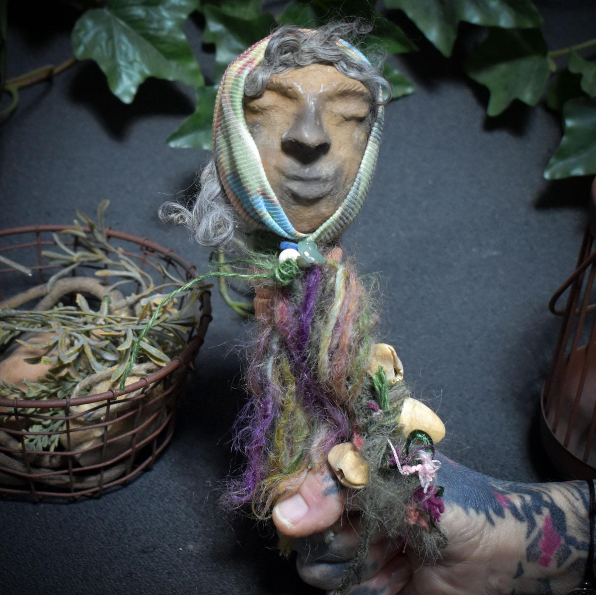 Ritualstab "Heilung" – Rauchbrandkopf der alten Hüterin aus Ton, Aventurin & Naturmaterialien