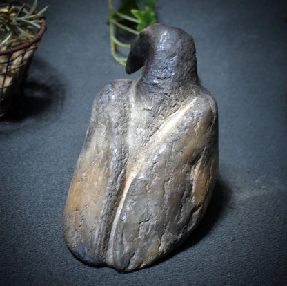 Handgefertigte spirituelle Skulptur im traditionellen Rauchbrand – Krafttier Geier - Art.Nr.: SKU173