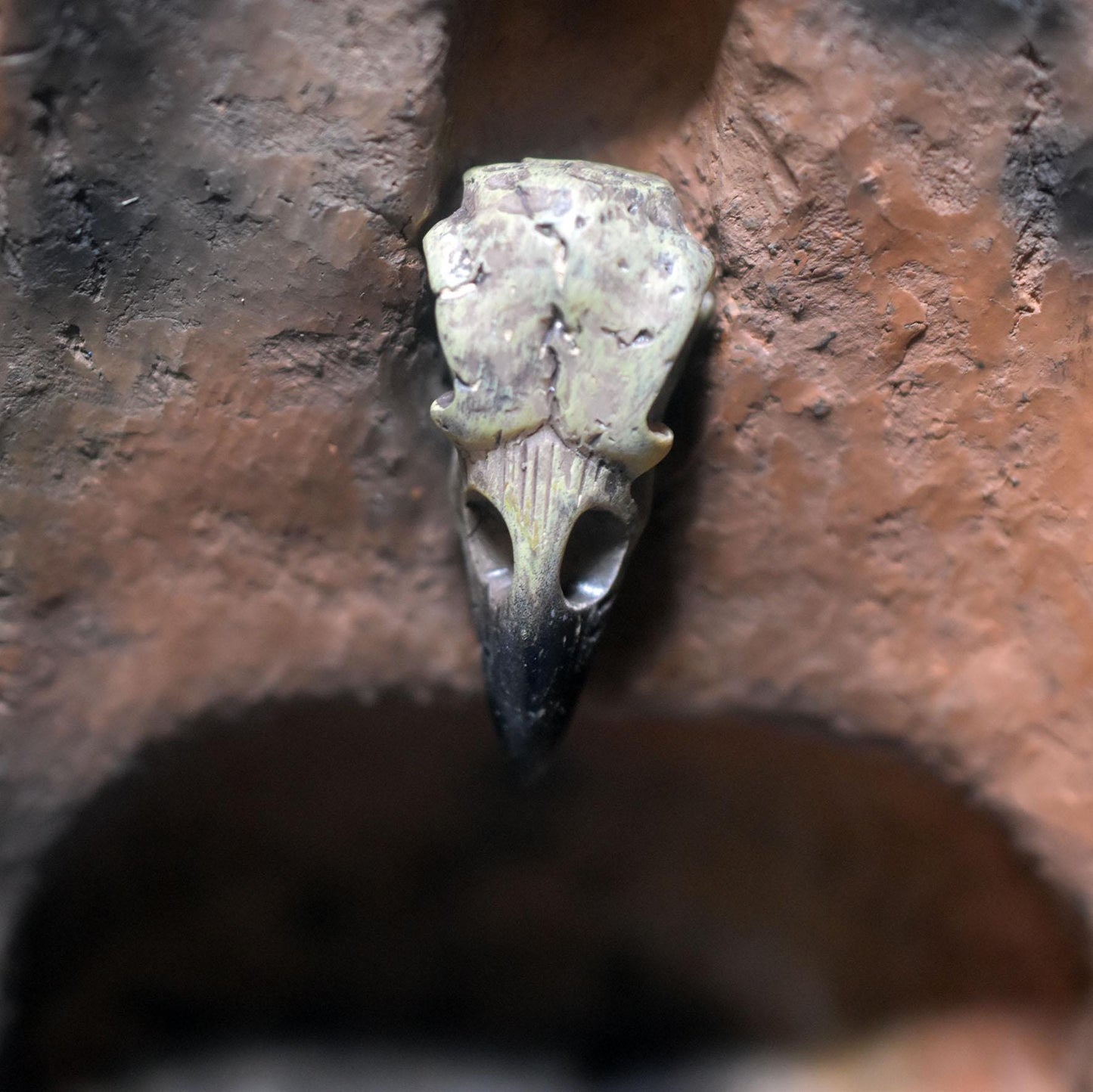 Rückfluss Räucherkegelhalter – Rauchbrand-Turm mit eingearbeitetem Vogelschädel - RÄH043