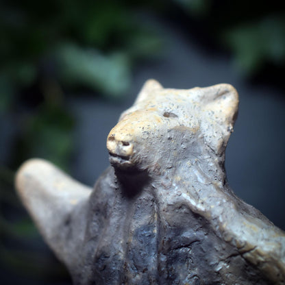 Tanzender Wolf – Archaische Skulptur aus traditioneller Rauchbrandkunst - Art.Nr.: SKU179