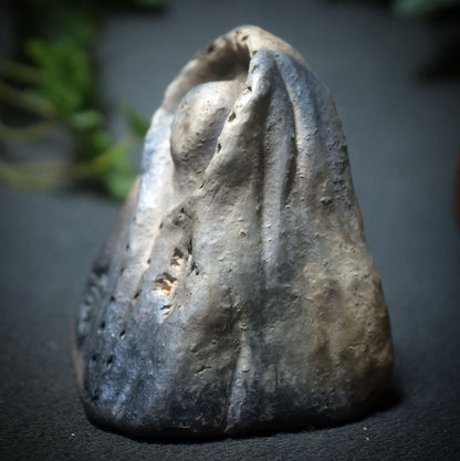 Wintergöttin – Archaische Figur aus traditioneller Rauchbrandkunst - Art.Nr.: SKU184