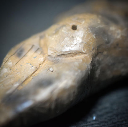 Taschengöttin – Kleine Mondgöttin aus traditioneller Rauchbrandkunst - TAS012