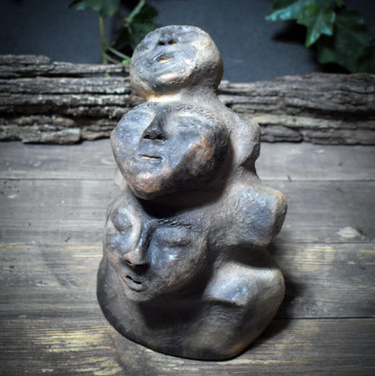 Rauchbrand-Skulptur Büste – Archaische Figur mit drei Köpfen als Symbol der Ahnen & inneren Aspekte - SKU195
