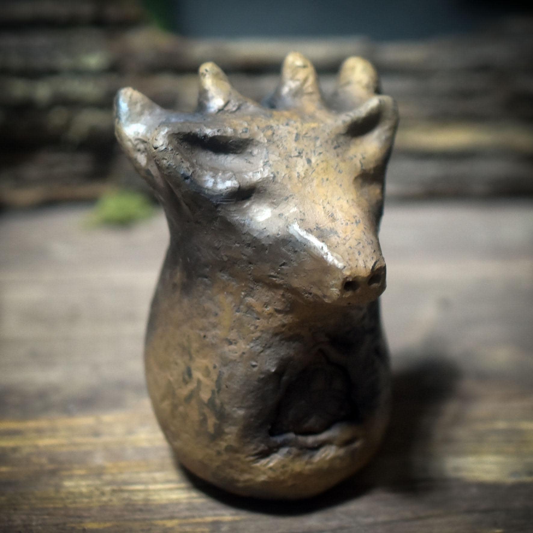 Schamanische Hirsch-Rassel aus Rauchbrandton – Archaischer Klangkörper für Ritual & Erdverbundenheit - SRA059