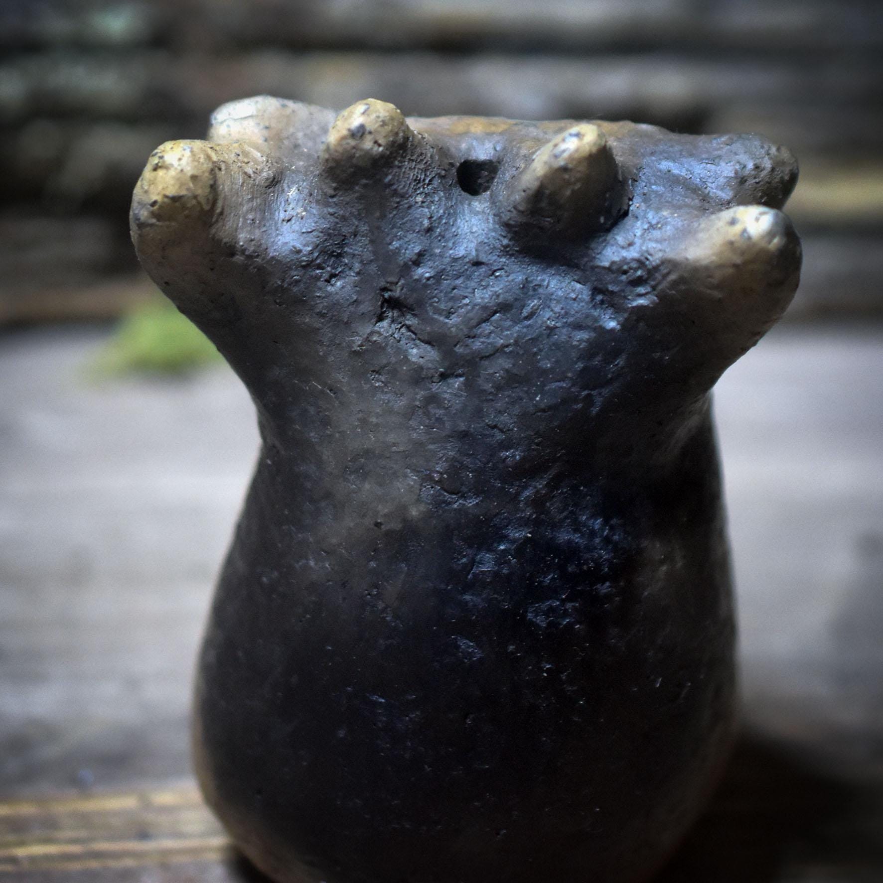 Schamanische Hirsch-Rassel aus Rauchbrandton – Archaischer Klangkörper für Ritual & Erdverbundenheit - SRA059