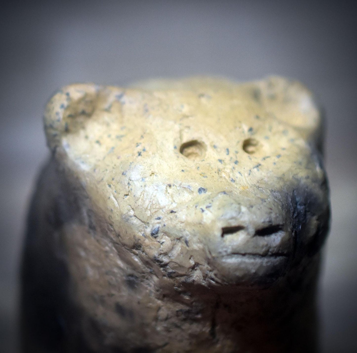 Schamanische Bären-Rassel aus Rauchbrandton – Archaischer Klangkörper für Kraft & Rituale - SRA060