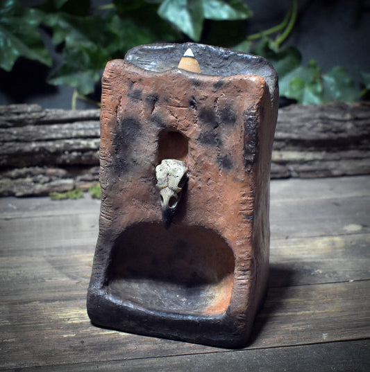 Rückfluss Räucherkegelhalter – Rauchbrand-Turm mit eingearbeitetem Vogelschädel - RÄH043