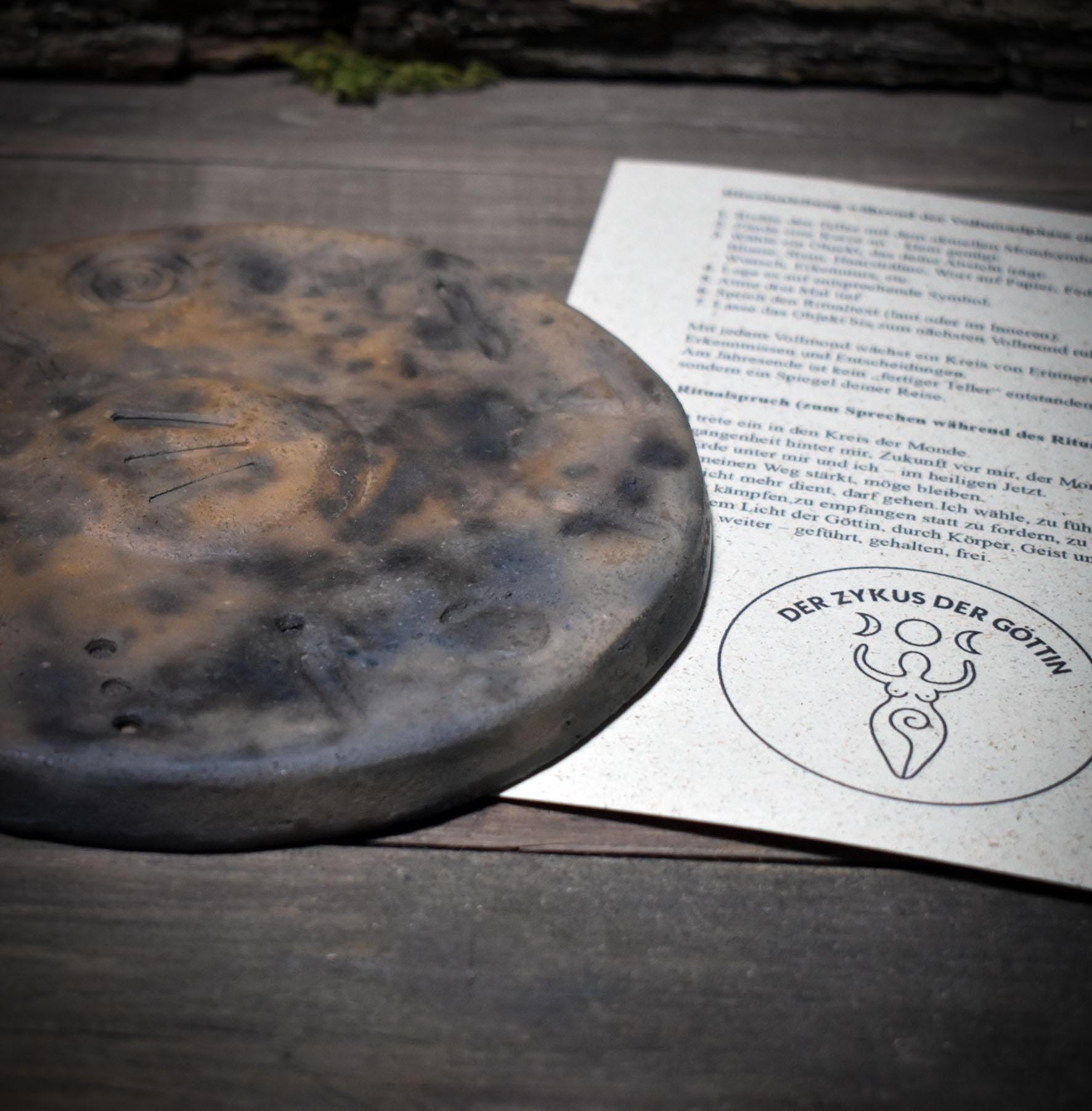 Jahreskreis-Altar – Der Zyklus der Göttin aus Rauchbrandton - GEF009