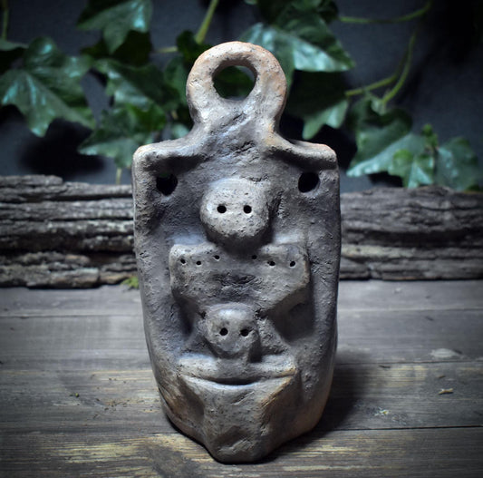 Skulptur „Die Ahnen“ – Archaische Rauchbrand Skulptur aus Ton - SKU188