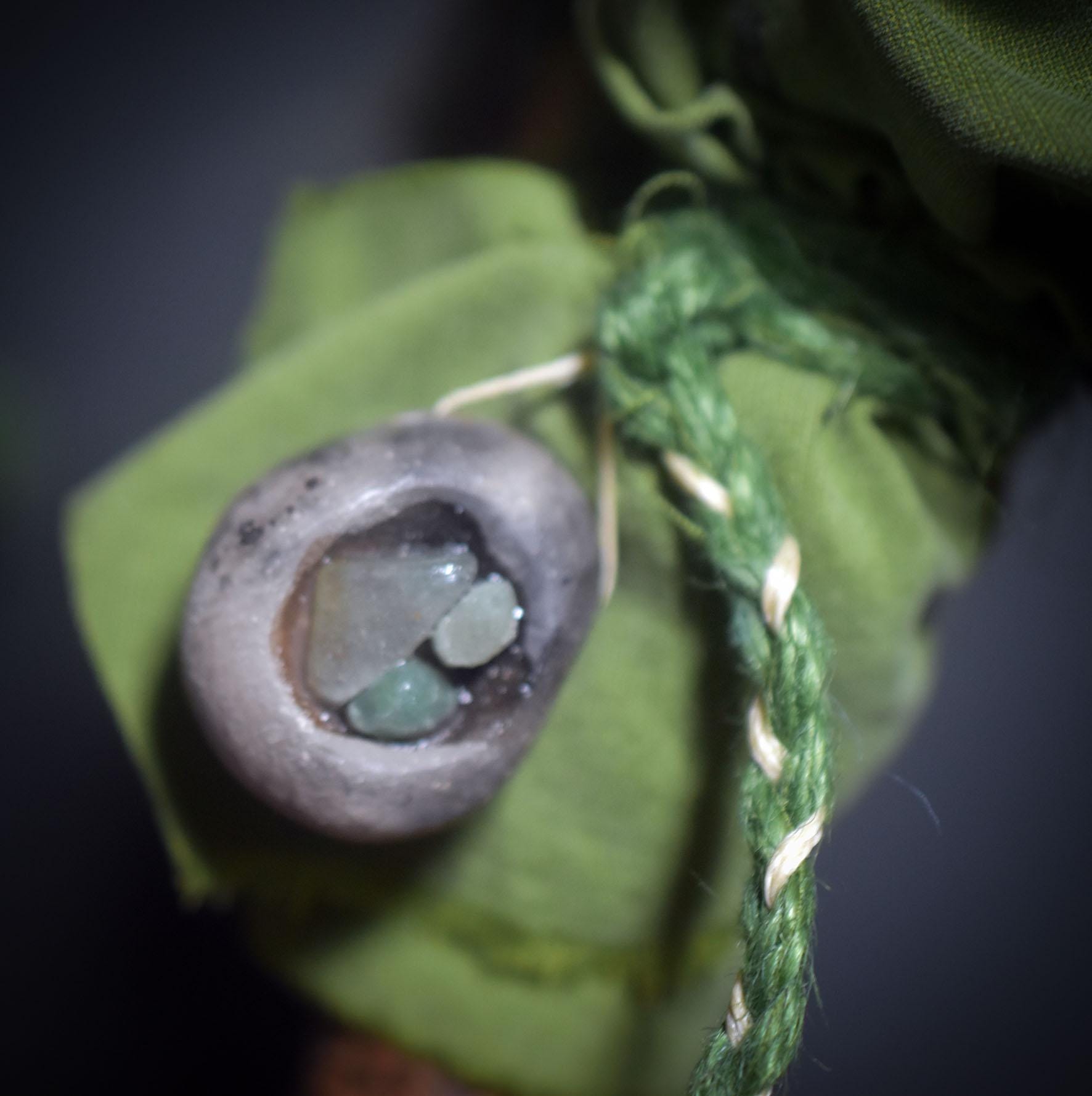 Ritualstab der Heilung & Selbstliebe – archaische Kunst aus traditionell gebranntem Ton - RST040