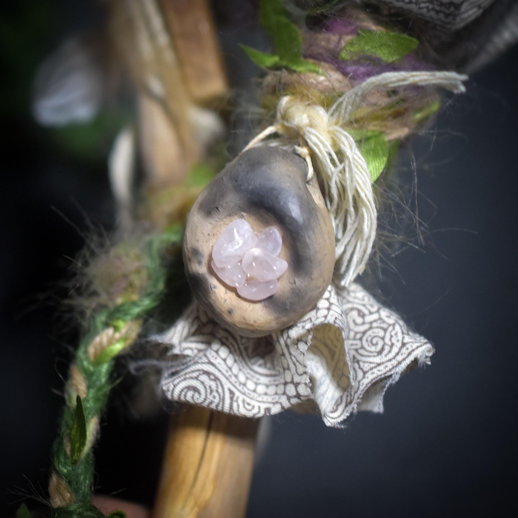 Ritualstab der Heilung & Selbstliebe – archaische Kunst aus traditionell gebranntem Ton - RST041