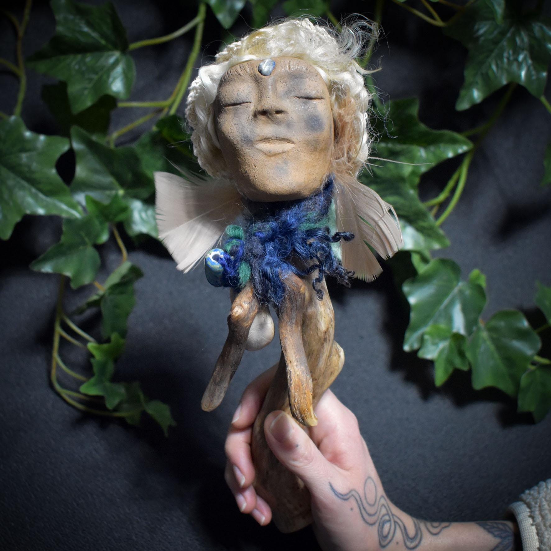 Ritualstab der Transformation – archaische Kunst aus traditionell gebranntem Ton - RST043
