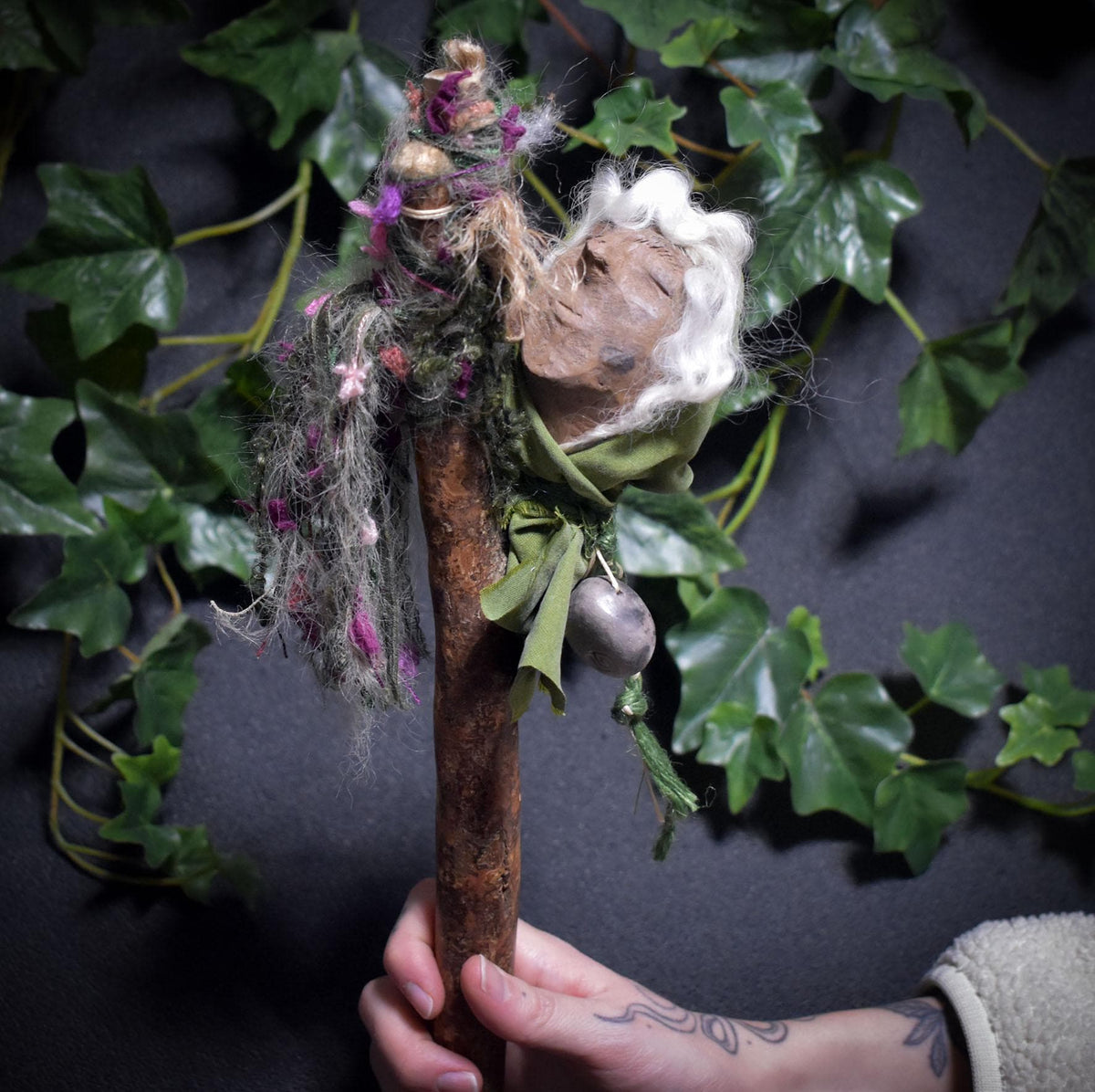 Ritualstab der Heilung & Selbstliebe – archaische Kunst aus traditionell gebranntem Ton - RST040