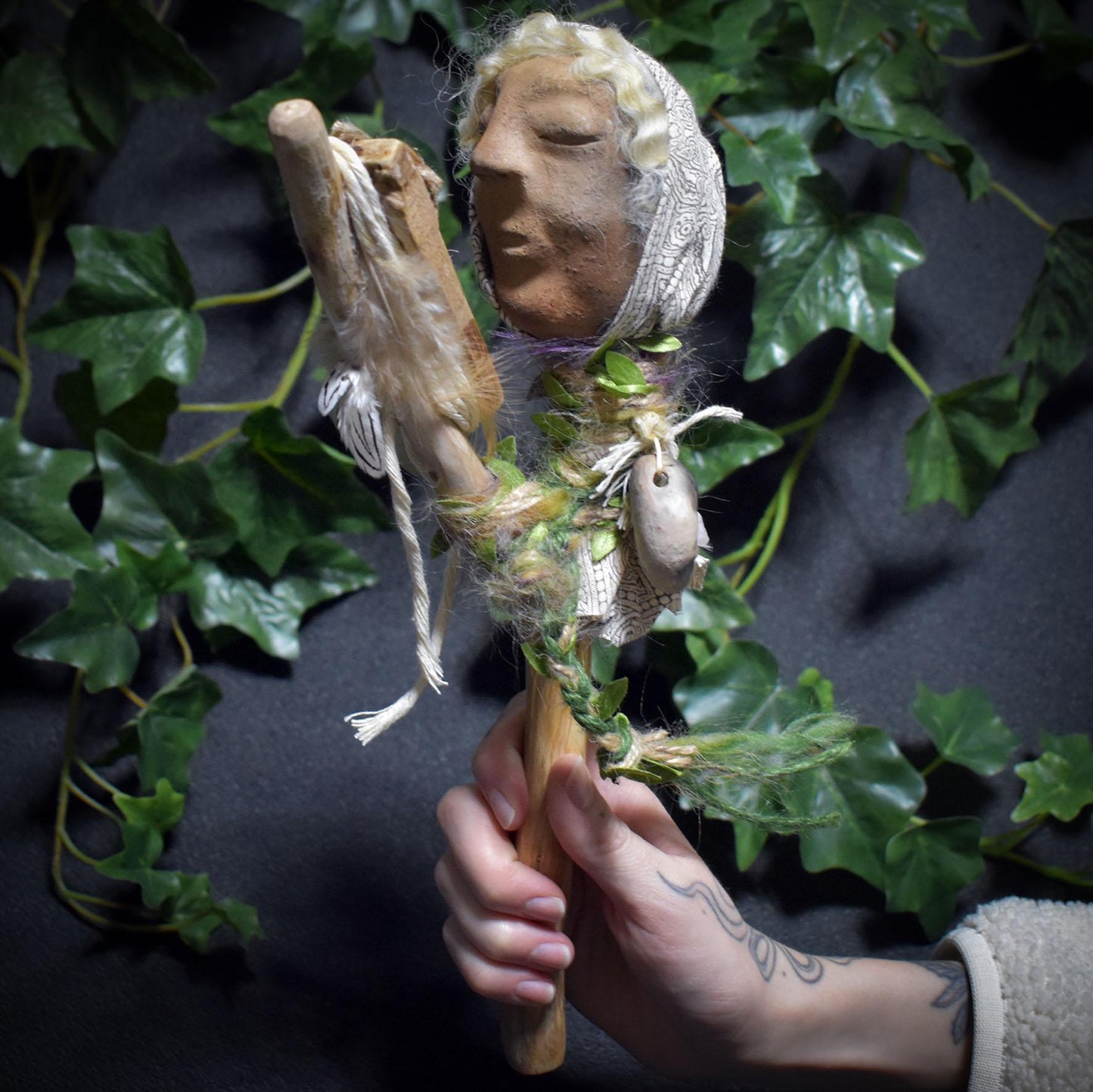 Ritualstab der Heilung & Selbstliebe – archaische Kunst aus traditionell gebranntem Ton - RST041
