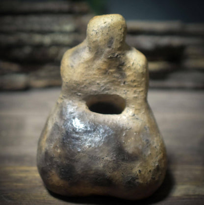 Hüterin deiner Wünsche – die archaische Göttin aus Rauchbrand-Ton - deine spirituelle Lebensbegleiterin - Art.Nr.: WSH006