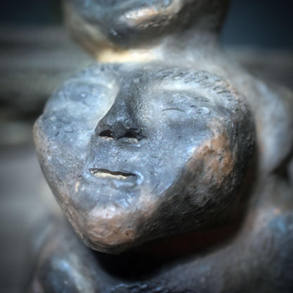 Rauchbrand-Skulptur Büste – Archaische Figur mit drei Köpfen als Symbol der Ahnen & inneren Aspekte - SKU195