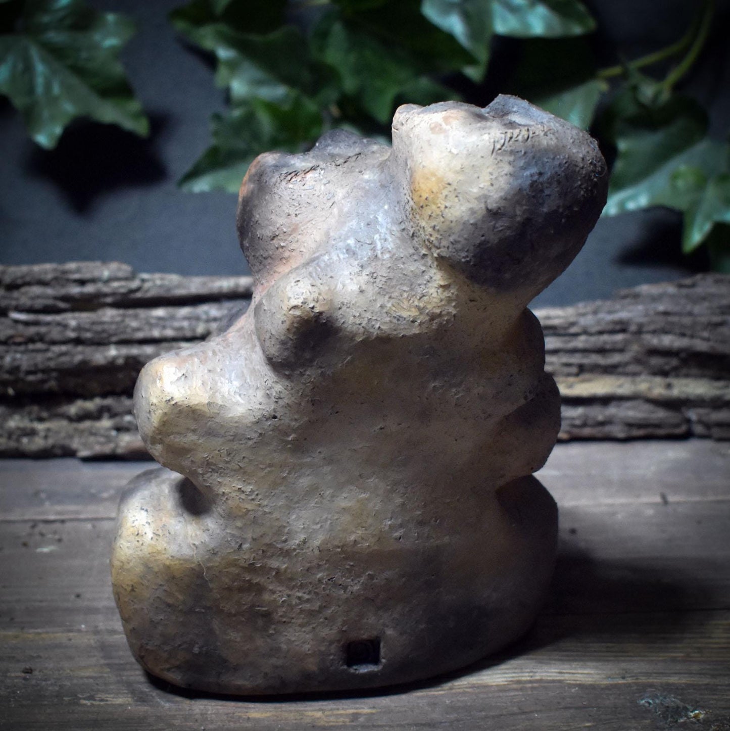 Rauchbrand-Skulptur Büste – Archaische Figur mit drei Köpfen als Symbol der Ahnen & inneren Aspekte - SKU195