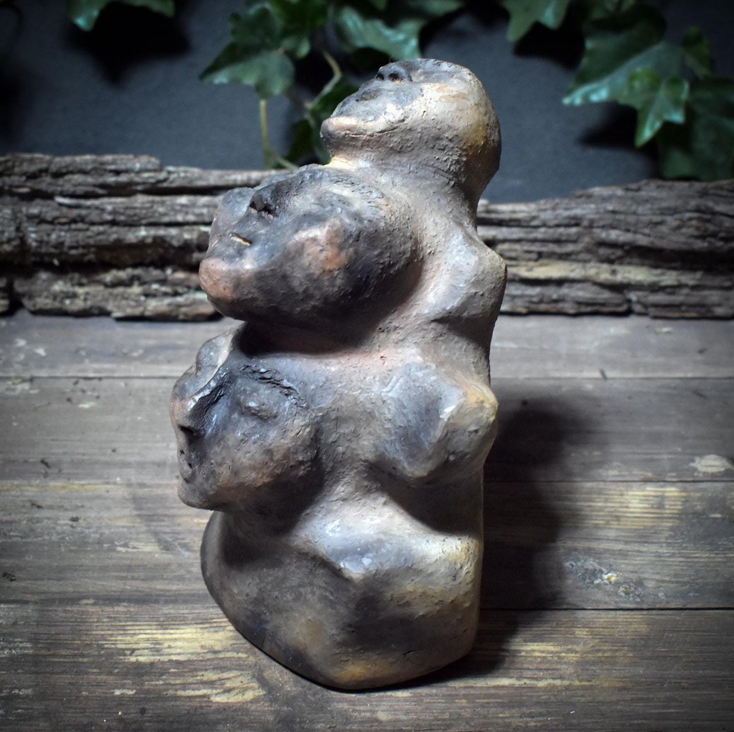 Rauchbrand-Skulptur Büste – Archaische Figur mit drei Köpfen als Symbol der Ahnen & inneren Aspekte - SKU195