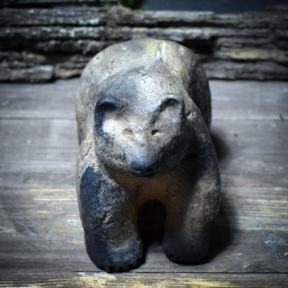 Schamanische Bär-Skulptur aus Rauchbrandton – Archaisches Krafttier für Stärke & Erdverbundenheit SKU197