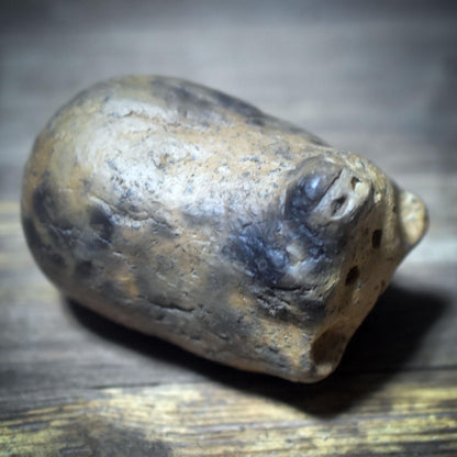 Schamanische Bären-Rassel aus Rauchbrandton – Archaischer Klangkörper für Kraft & Rituale - SRA060