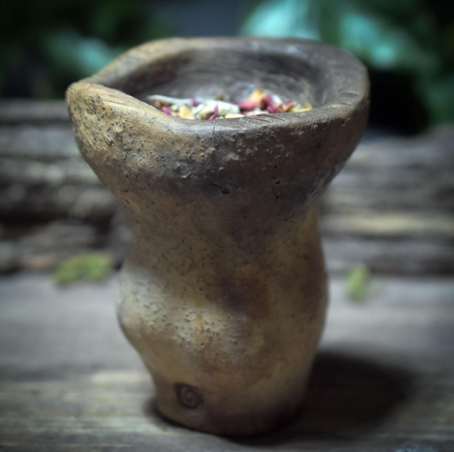 Der Leib der Erde – Räucherkelch in weiblicher Form - RÄG068