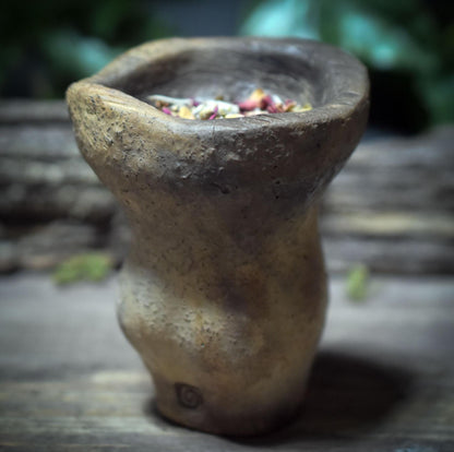 Der Leib der Erde – Räucherkelch in weiblicher Form - RÄG068