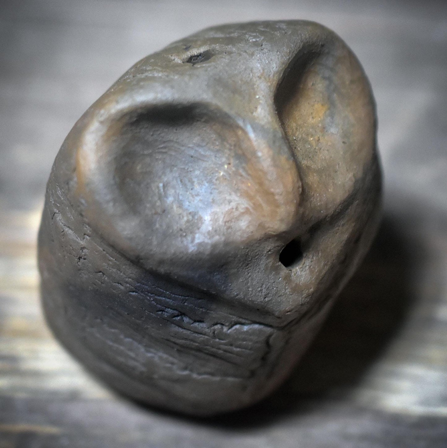 Schamanische Rassel in Form des Krafttieres Eule – Rauchbrandkunst als spiritueller Begleiter - SRA066