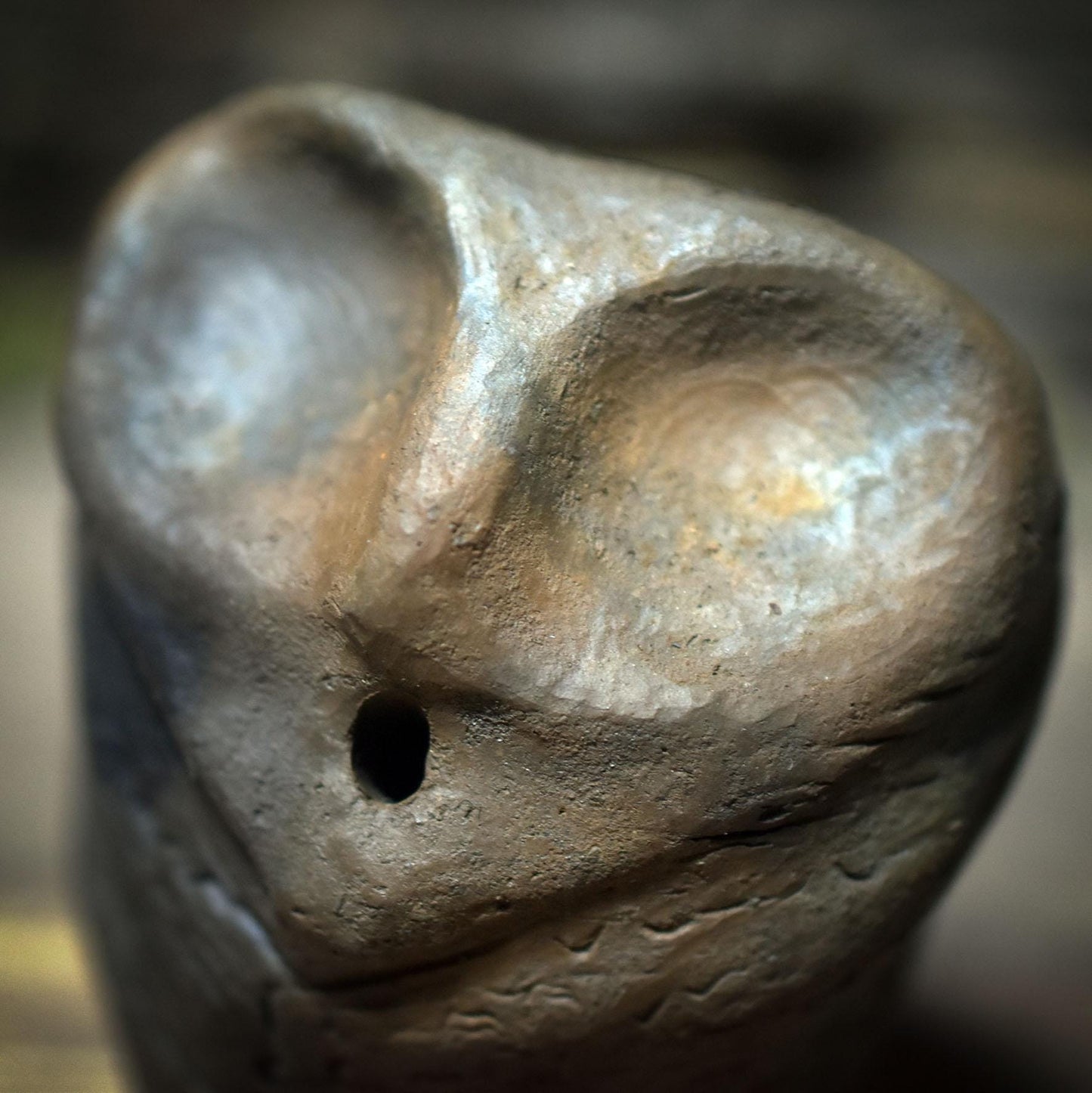 Schamanische Rassel in Form des Krafttieres Eule – Rauchbrandkunst als spiritueller Begleiter - SRA066