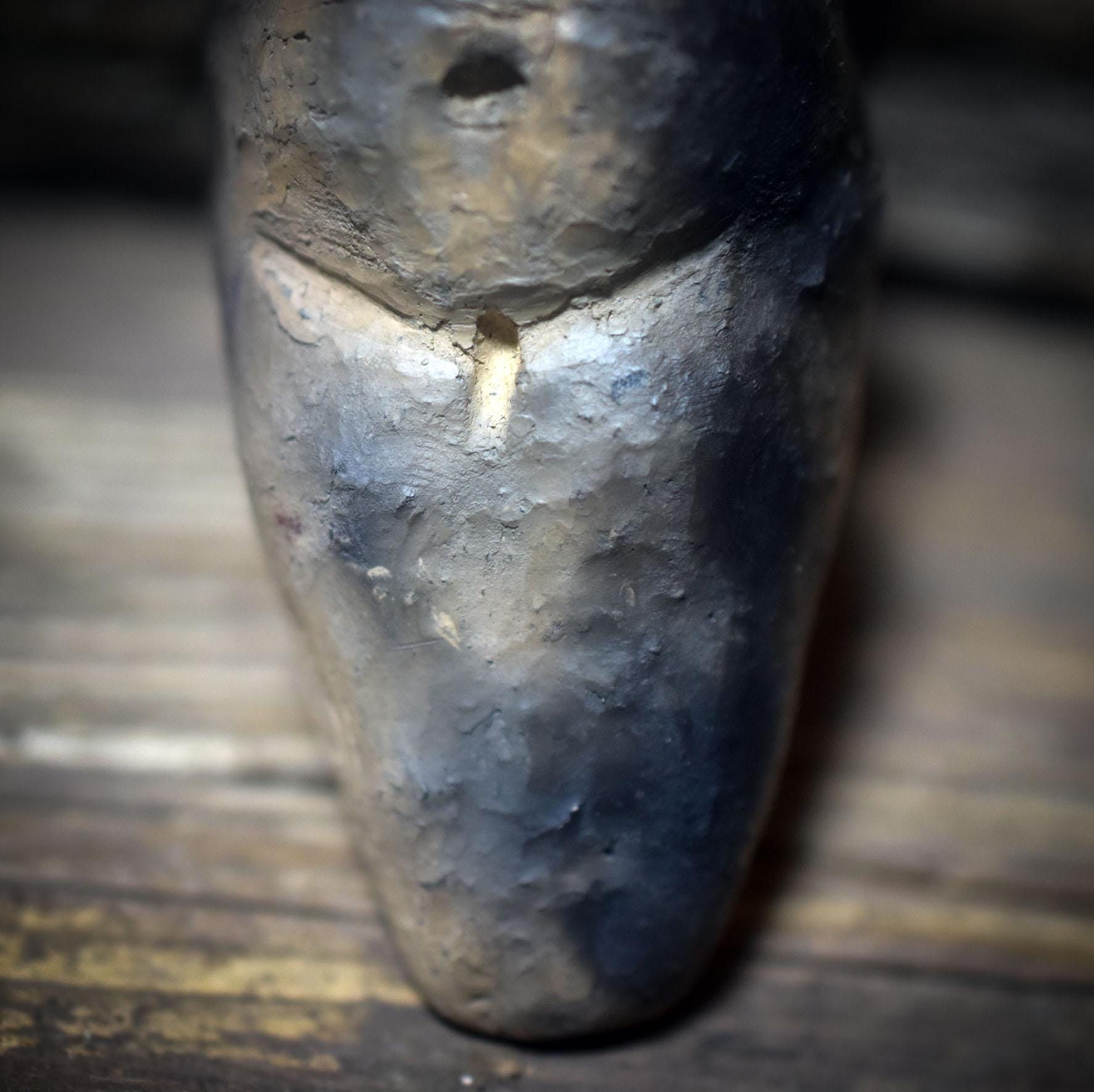 Taschengöttin – Matriarchale Göttin aus archaischem Ton - TAS015