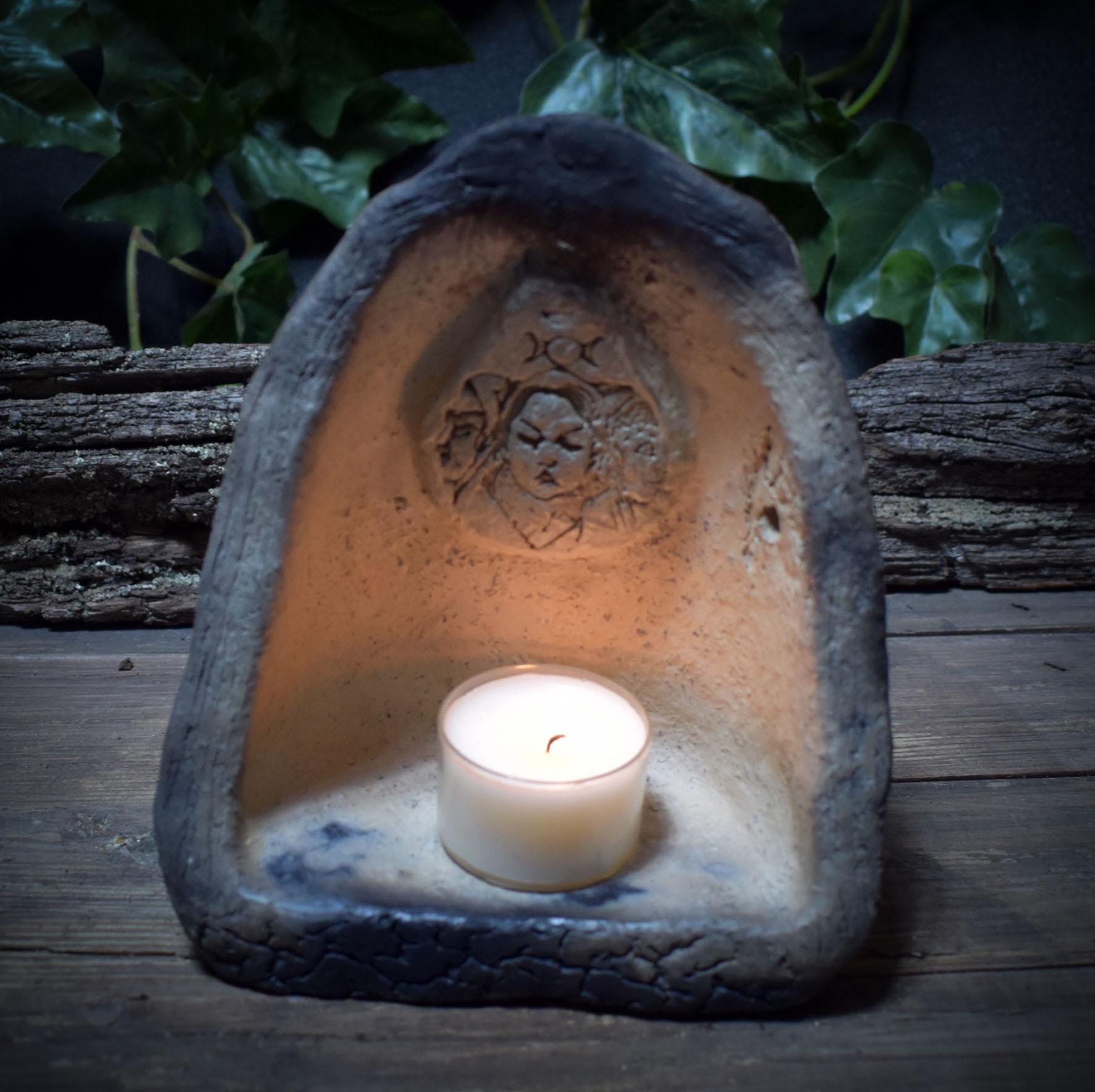 Hekate-Schrein aus Ton – Archaischer Altar für Übergänge und Wandlung - SCH020