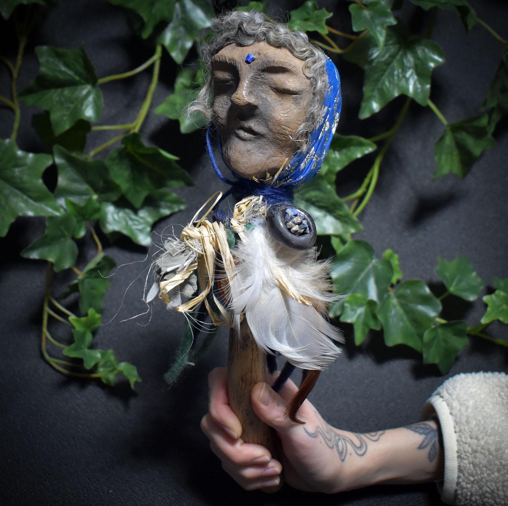 Ritualstab der Transformation – archaische Kunst aus traditionell gebranntem Ton - RST042