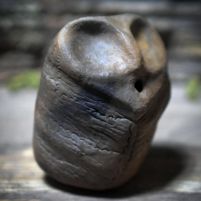 Schamanische Rassel in Form des Krafttieres Eule – Rauchbrandkunst als spiritueller Begleiter - SRA066