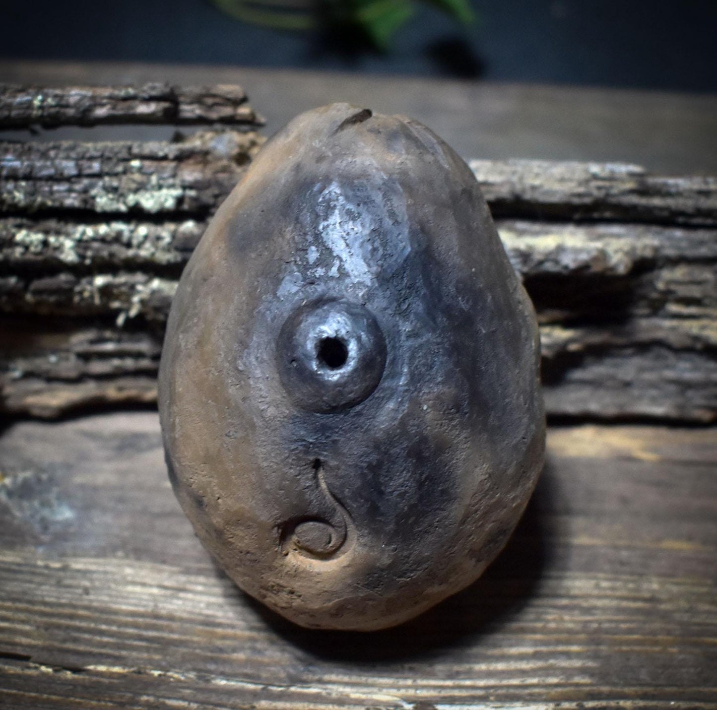 Ostara-Ei des Lebensweges – Handrassel aus Ton - Maiden · Mother · Crone vereint in einem frühzeitlichen Klang-Ei - SRA069