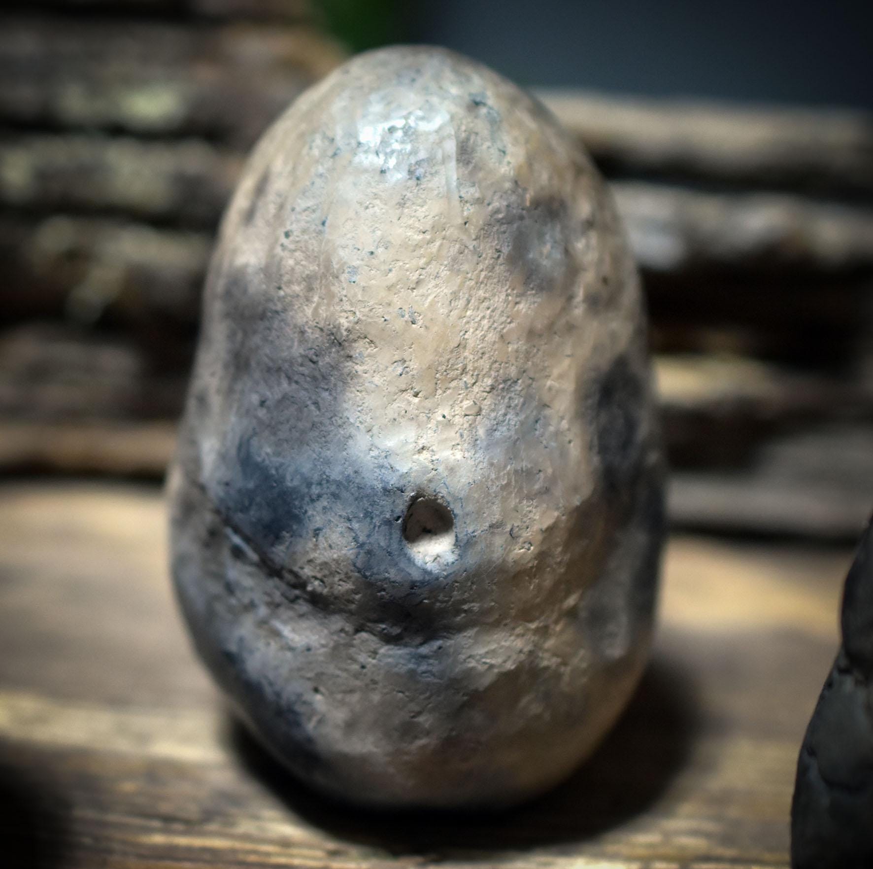 Ostara-Eier der Dreifaltigkeit - Maiden · Mother · Crone – frühzeitliche Ton-Eier im Rauchbrand - FRO036