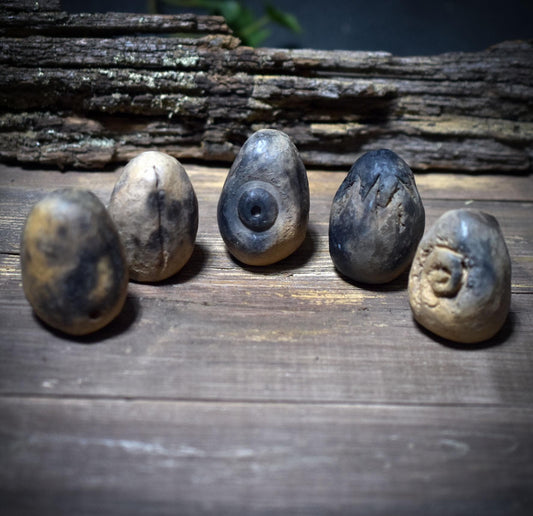 Set der fünf Ur-Eier – Ostara & Neubeginn - Frühzeitliche Ton-Eier im Rauchbrand - FRO037