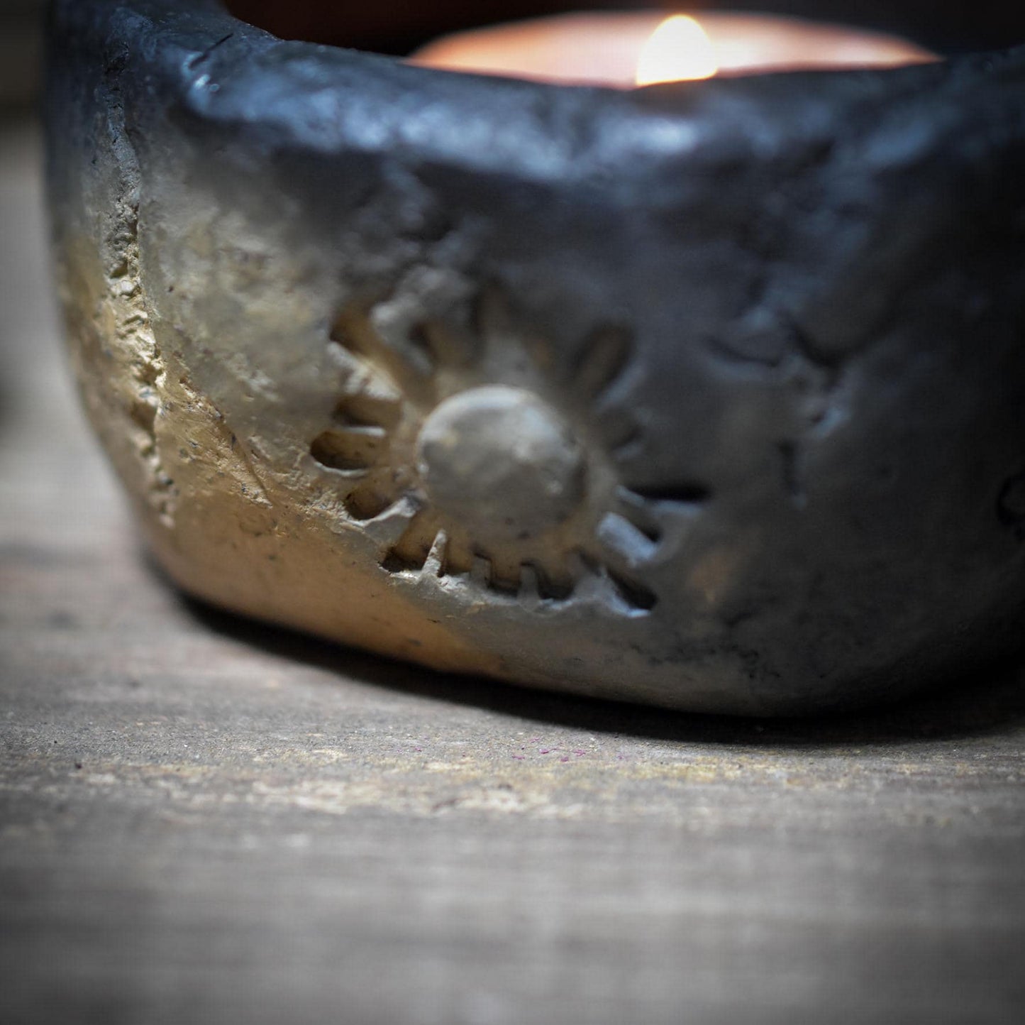 Ostara-Licht · Ton-Ei & Altarstein - Frühzeitliches Ritualset zum Frühlingsbeginn - FRO039