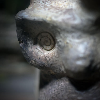 Drei Frauen – Ein Ursprung · Archaische Venus-Skulptur aus Ton - SKU200