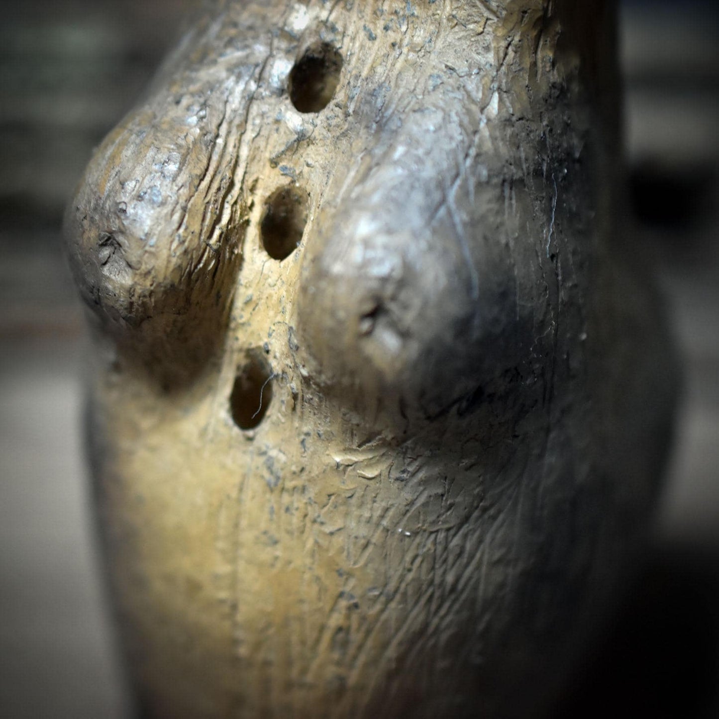 Eye Idol Göttinnenrassel – Archaisches Klanginstrument aus traditionell gebranntem Ton - SRA075