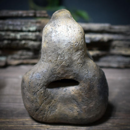 Wunschhüter Rabe – Archaisches Ritualobjekt aus traditionell gebranntem Ton - WSH014