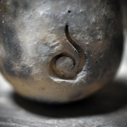 Ostara-Eier der Dreifaltigkeit - Maiden · Mother · Crone – frühzeitliche Ton-Eier im Rauchbrand - FRO036