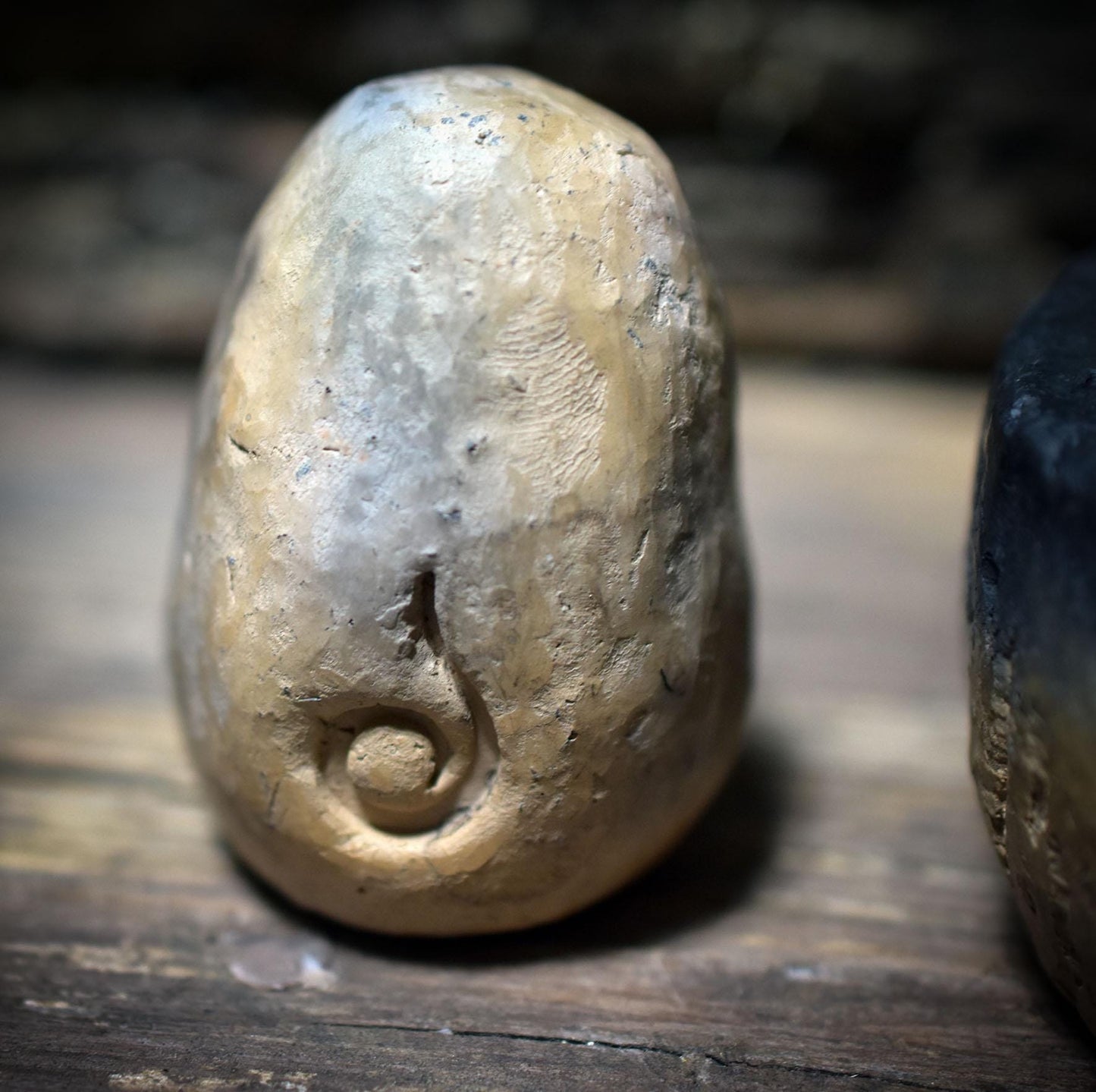 Ostara-Licht · Ton-Ei & Altarstein - Frühzeitliches Ritualset zum Frühlingsbeginn - FRO039