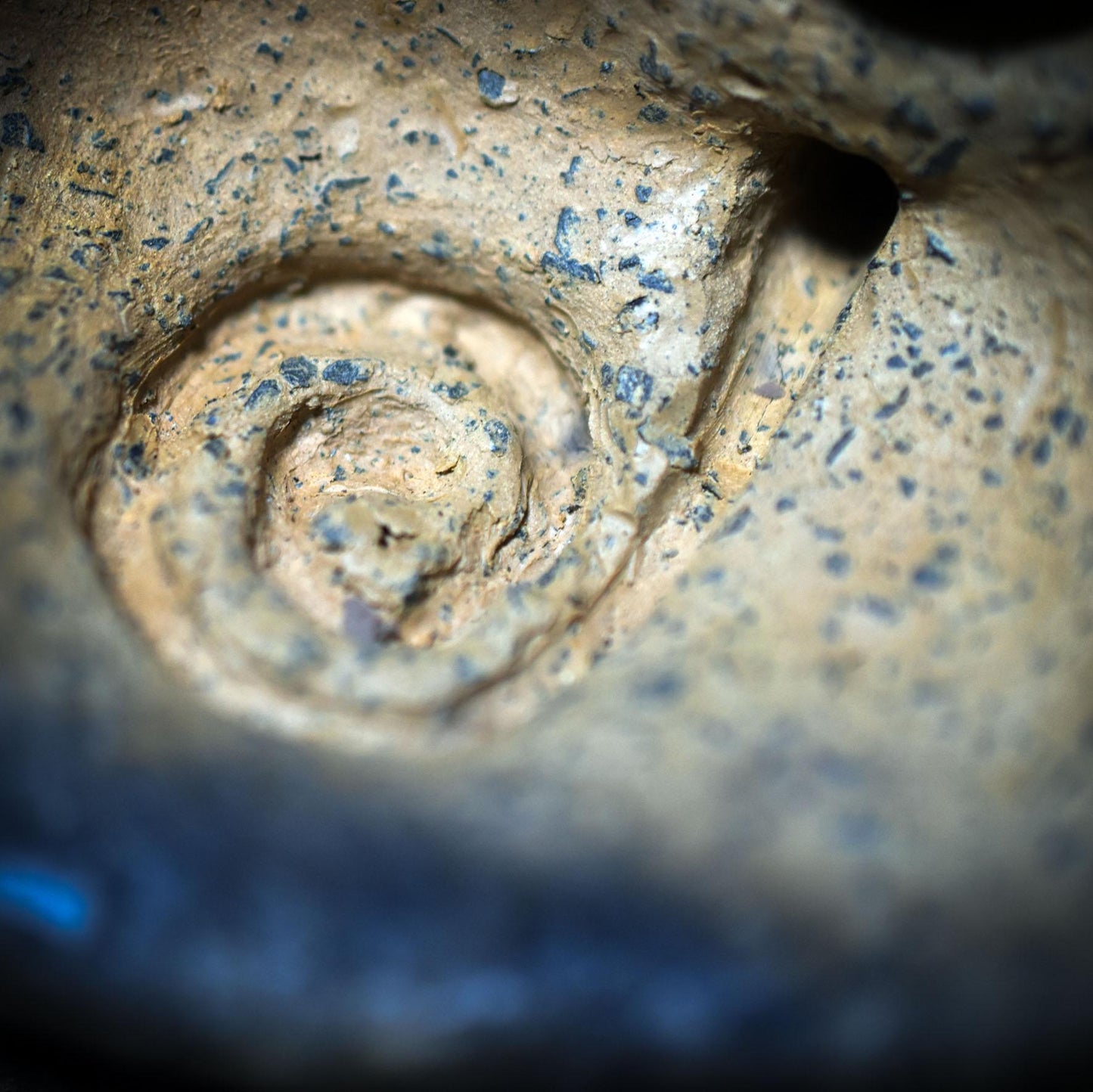 Mutter Erde – Schale des Gebens - Gabenschale aus traditionell gebranntem Ton zu Ehren von Mutter Erde - RÄH048