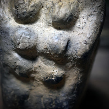 Bärenmutter – Hüterin der sanften Stärke - Skulptur aus traditionell gebranntem Ton - SKU216